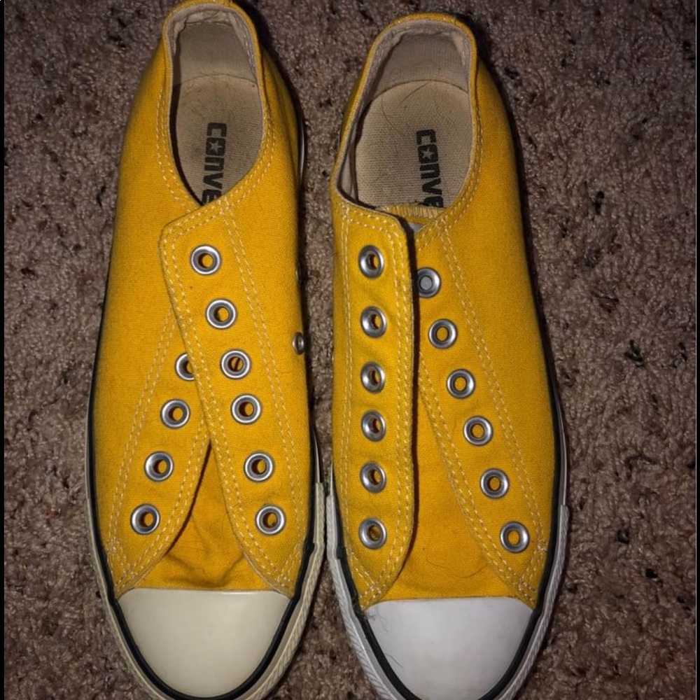 Yellow Converse, Womens size 7, just needs laces